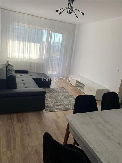 Apartament cu 2 camere, zona Tractorul