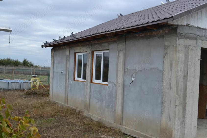 Casa + teren 3.500 mp + anexe gospodare?ti Scor?aru Vechi - - 2
