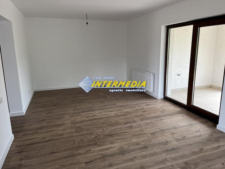 Casă individuală cu 4 camere cu Canalizare în Cetate