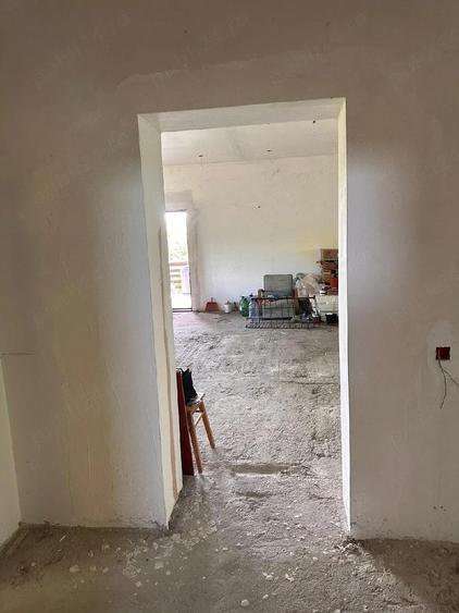 Casă cu 4 camere cu Teren 1700 Mp în Pietroasele
