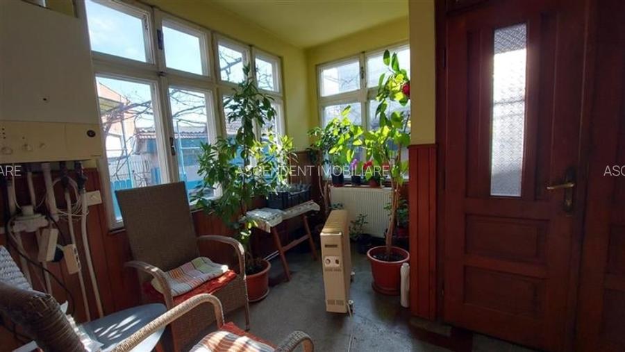 Casa cu 2 camere, 70 mp, teren 385 mp, zona pod Unirii, Targu Mures Casa cu 2 camere, 70 mp, teren 385 mp, zona pod Unirii, Targu Mures