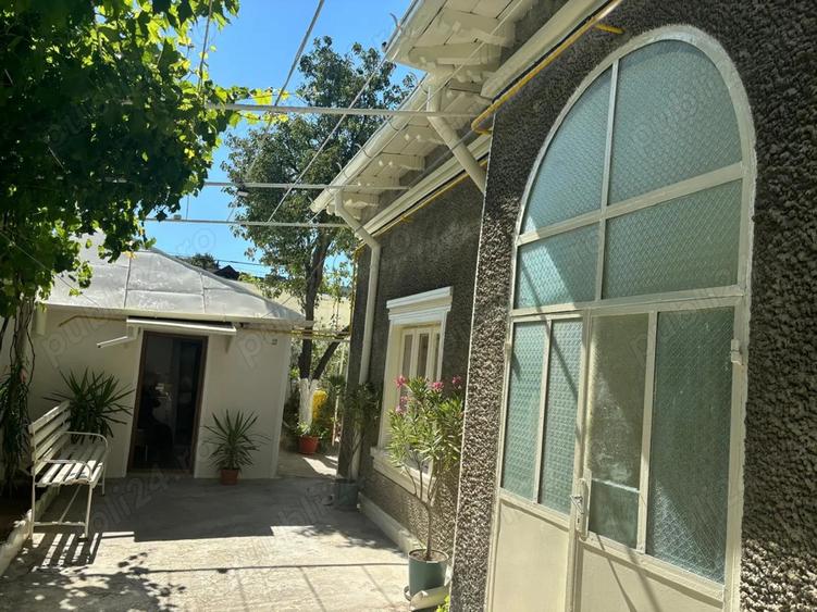 Casa de vanzare din caramida cu 5 camere , baie, bucatarie, beci , in perfevta stare. - 2