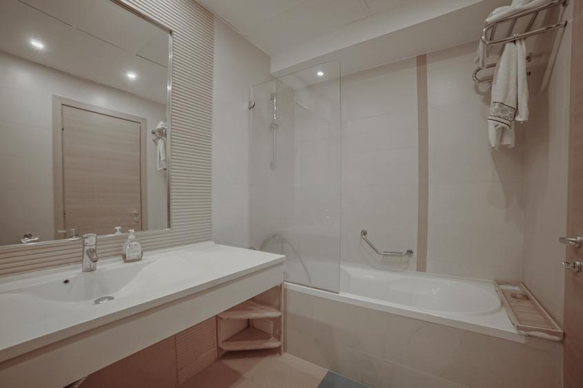 Apartament cu 2 camere semidecomandat, mobilat în Splaiul Unirii