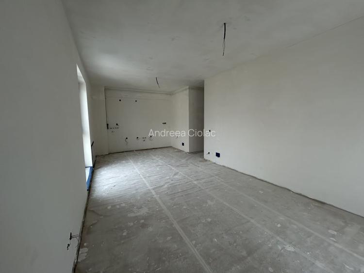 Apartament 3 camere, semidecomandat , finisat , zona Tineretului
