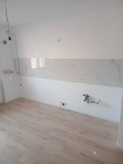 Vind apartament 3 camere in Aiud centru, renovat complect nou. - 1