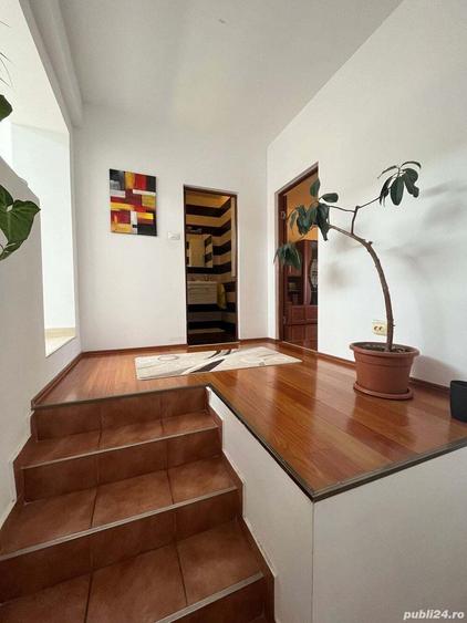 Vand casa P+1- 325 mp, anexa 225 ?i 1100 mp teren aferent, in Caransebes , Aleea.Sportivilor , nr.1 - 4