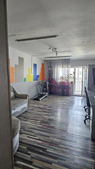 Apartament cu 3 camere decomandat, mobilat în Central