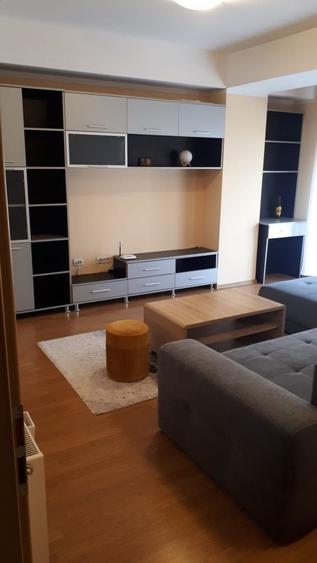 Apartament cu 3 camere decomandat în Girocului