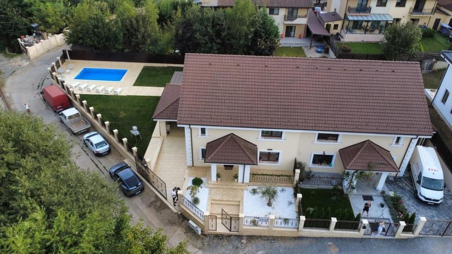 Casă superfinisată, complet mobilată, cu piscină încălzită – 5 camere, 5 băi - 1