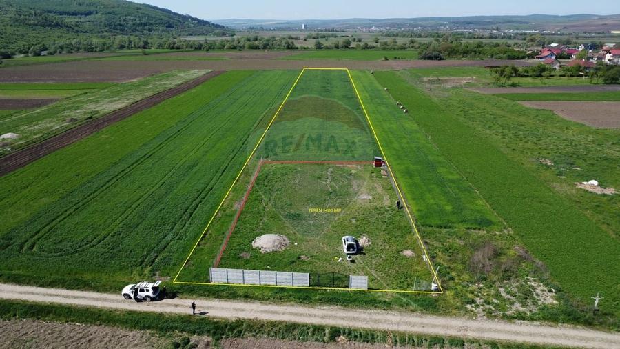 Teren intravilan 1.400 mp, imprejmuit integral - Livada, comuna Iclod - 1