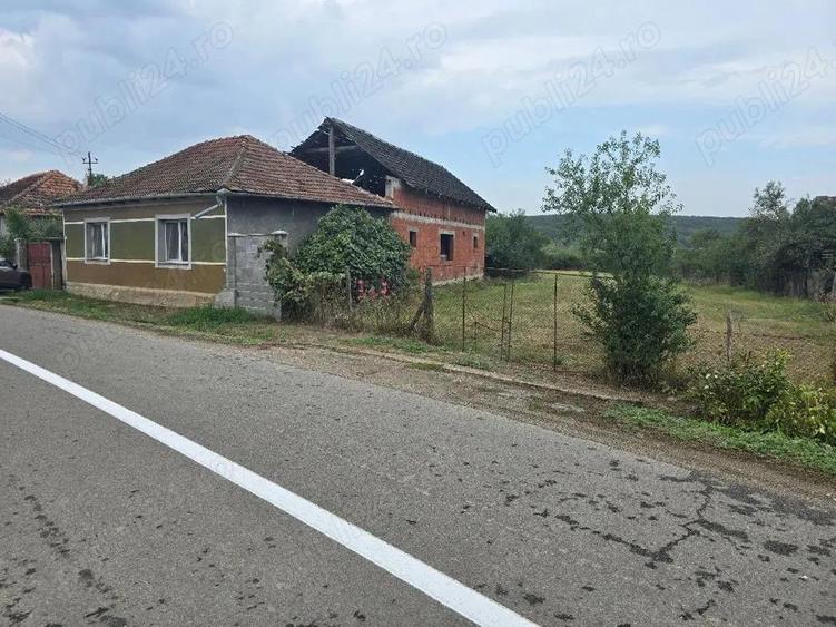 Vand casa loc SUMUGIU, sc 200 mp , parte casa noua la rosu , teren 2670 mp, la sosea, front mare - 7