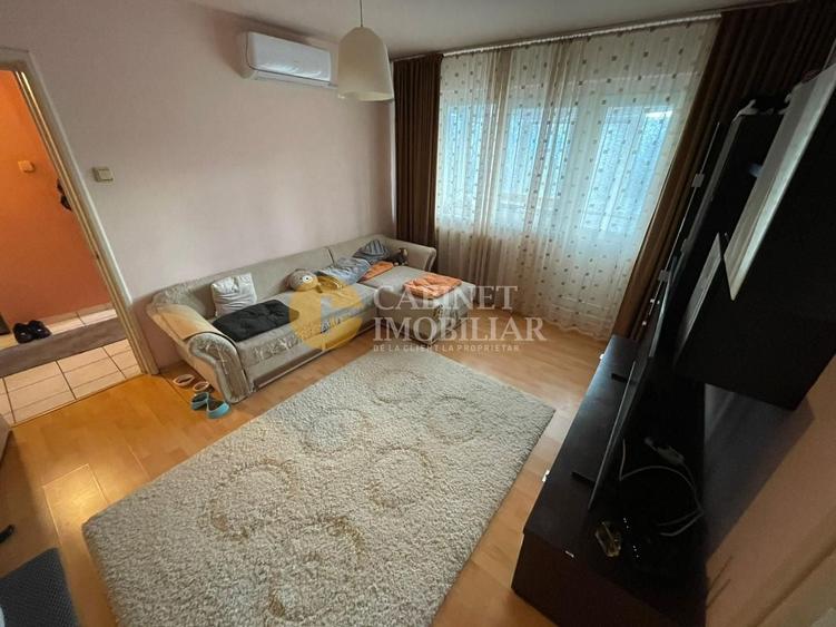 Apartament cu 2 camere semidecomandat, mobilat în Podu Roș