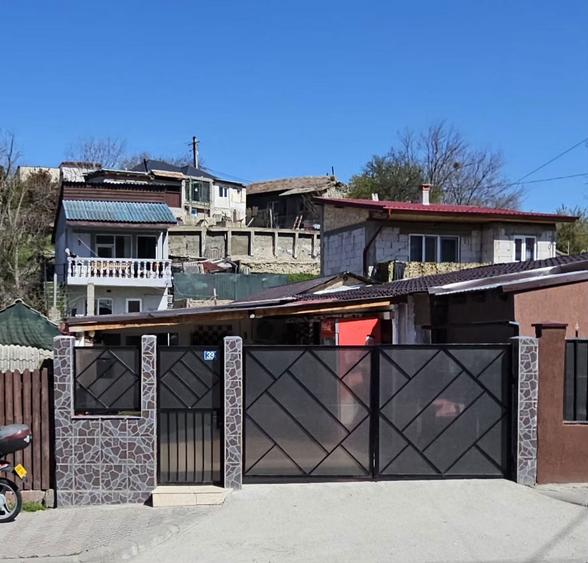 Casa de vanzare sau inchiriere central cernavoda 6 camere - 8