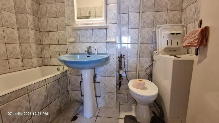 Proprietar vand ap. 2 camere in Oradea, bul. Dacia, et.4/8 decomandat - 3