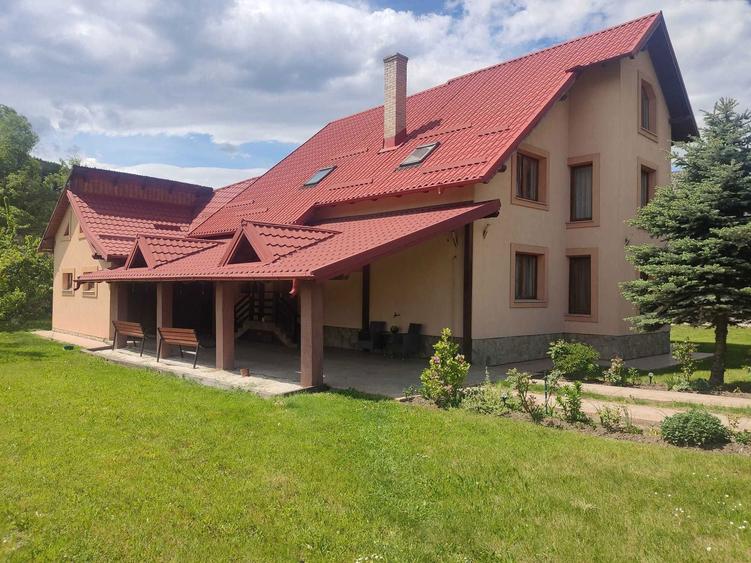 Pensiune si casa cu teren in Bucovina - 6