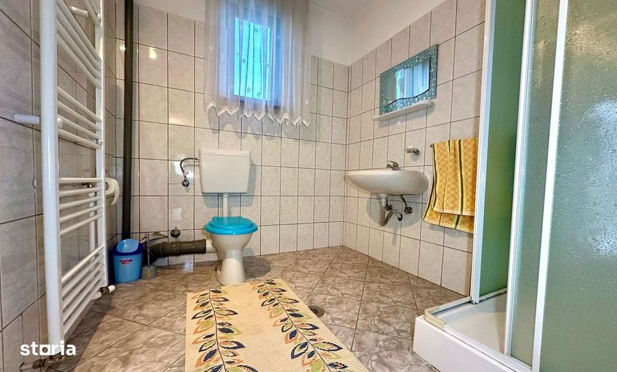 Casa spa?ioasa (6 camere) + teren 1382mp + garaj si foisor - 6