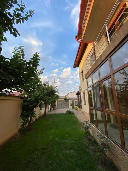 Casă individuală cu 5 camere cu Canalizare în Dobroești