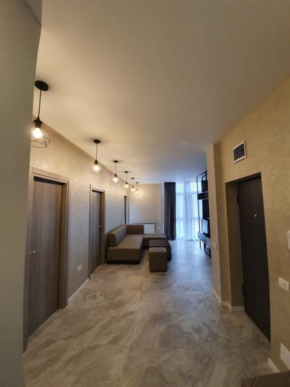 Apartament de LUX cu 3 cam 80 mp in Bloc cu Lift - Parcare Privata - Termen Lung - 5