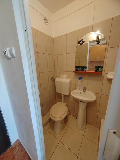 Vand garsoniera situata in Micro 17 Mobilat, utilat. Ideala pentru investitie. - 2