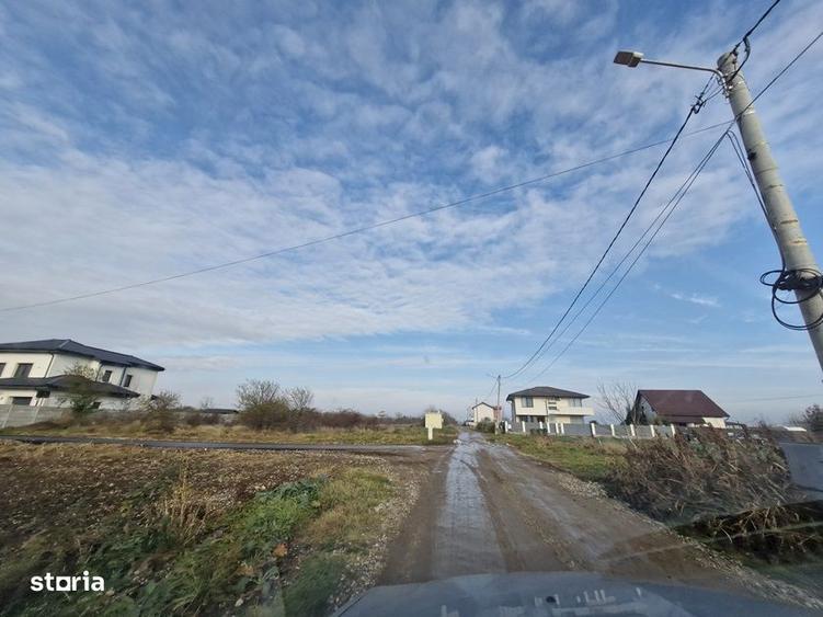 Teren langa case cu utilitati, lac la 300 metri,700 mp, 38500 euro - 7