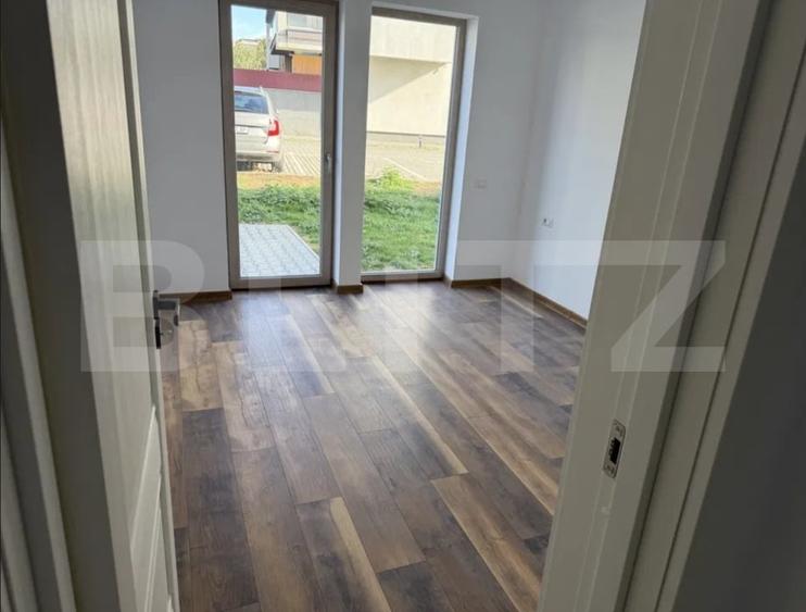 Apartament cu 3 camere decomandat în Tractorul
