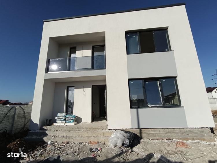Casă cu 4 camere cu Teren 340 Mp în Malu Mare