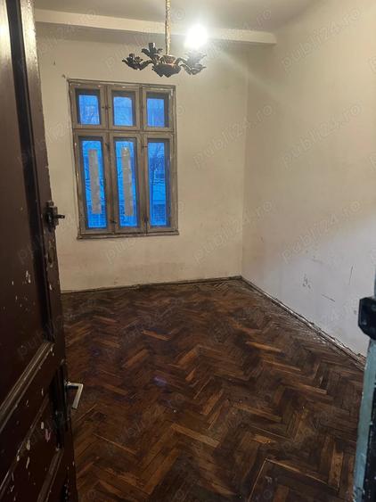 Apartament 3 camere 80,40 mp decomandat Vila veche tip bloc - 1