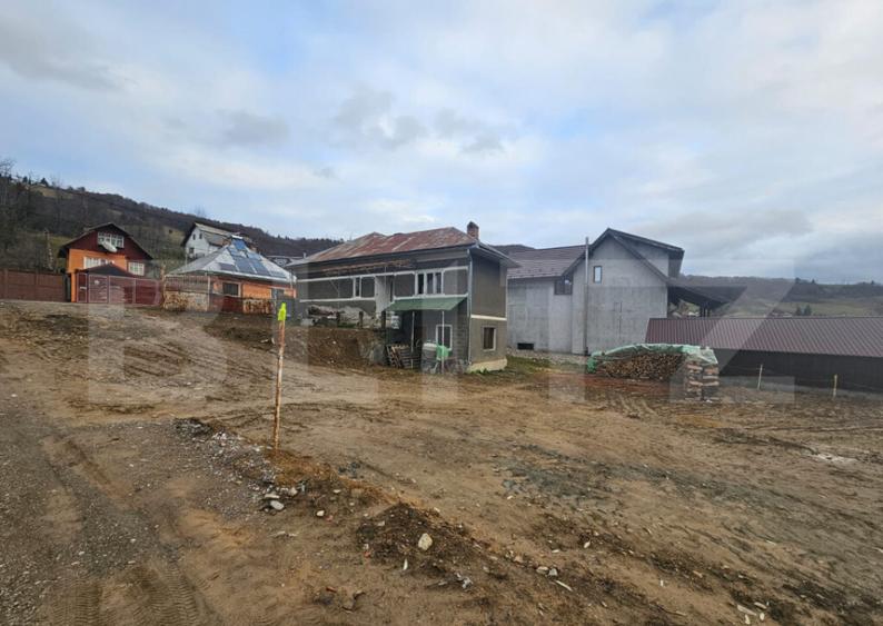 Casa cu 4 camere, demisol si teren 300 mp, Campeni, Mihoe - 1