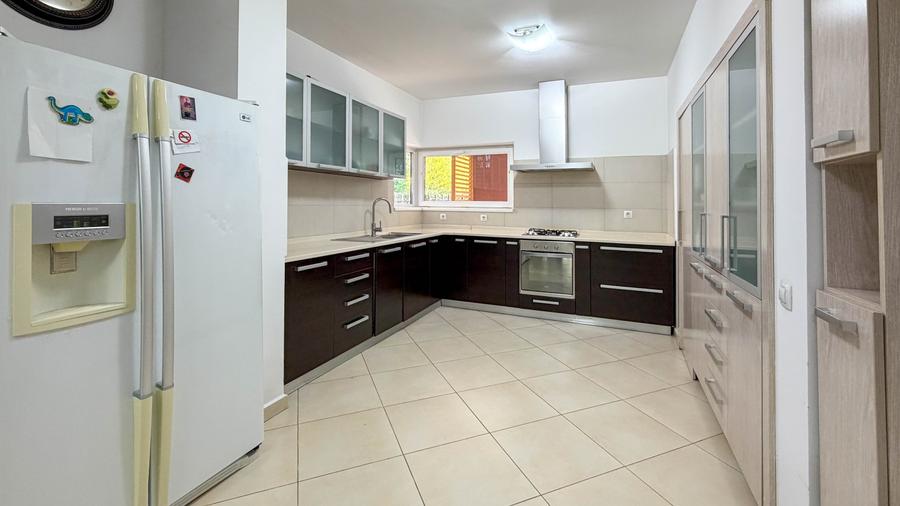 Pipera: Vila spatioasa cu 5 dormitoare si o curte de 350 mp ! - 23