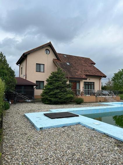 Vila superba  cu Piscina si 5000 mp teren - 1