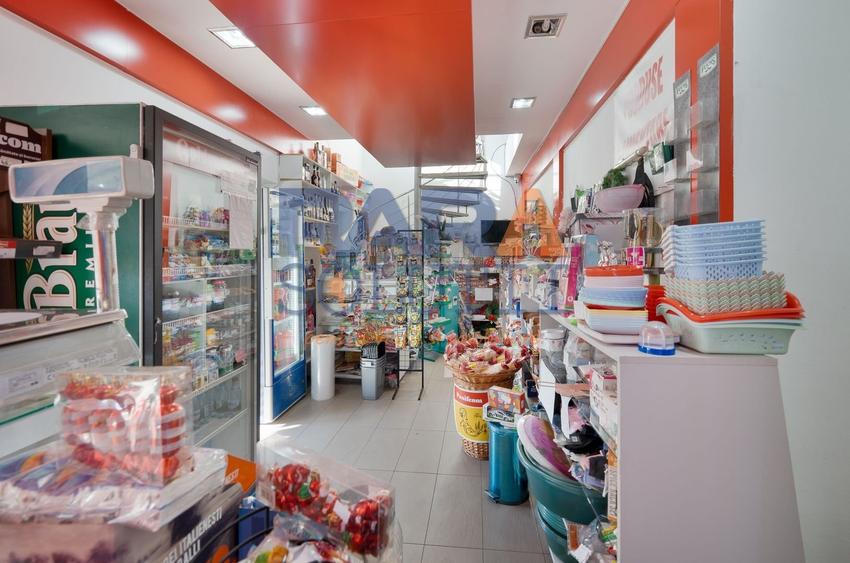 Spațiu comercial - clădire independentă - 3