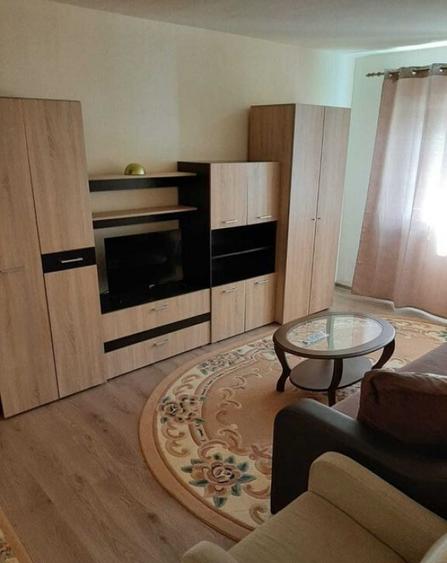 Garsoniera de inchiriat zona 1 Mai - 4