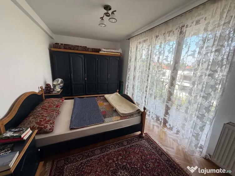 Apartament cu 3 camere semidecomandat în Andrei Mureșanu