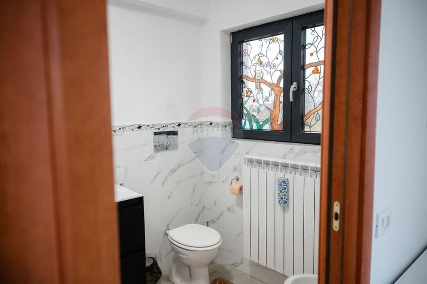 Casă / Vilă cu 5 camere de vânzare - 37