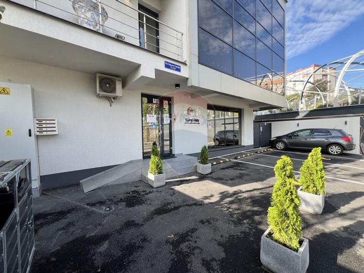 Spatiu comercial modern de inchiriat / 2 locuri de parcare - 34