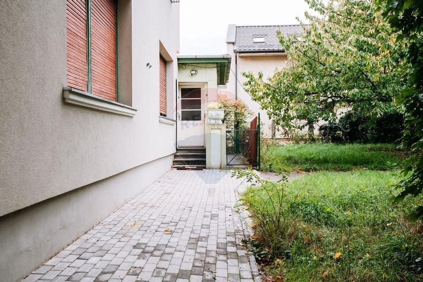 Apartament spatios cu gradina proprie intr-o vila interbelica renovata - 3