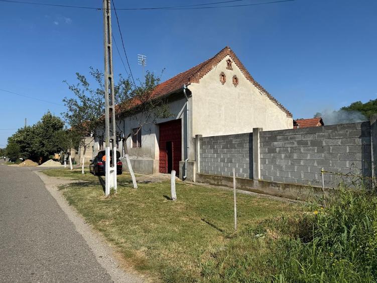 De vanzare Casa + Teren 3151m2 - 2