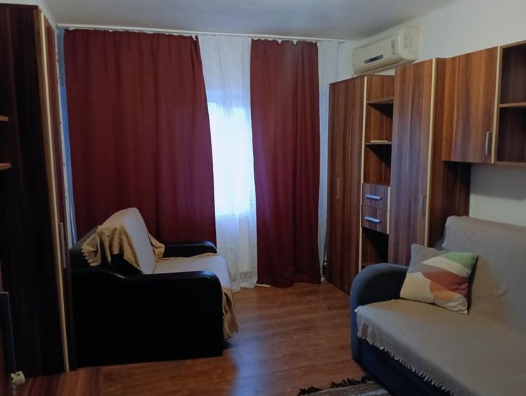 Garsoniera de inchiriat Viziru 4, vizavi de Scoala 31,etaj 2/4 - 8