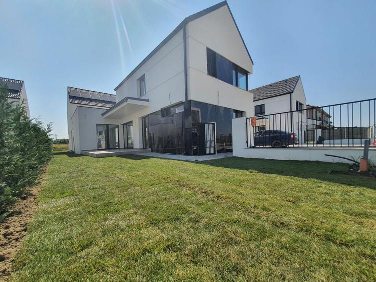 Monarch Soleil - finisaje de lux: parchet,usi, tamplarie lemn natural - 2