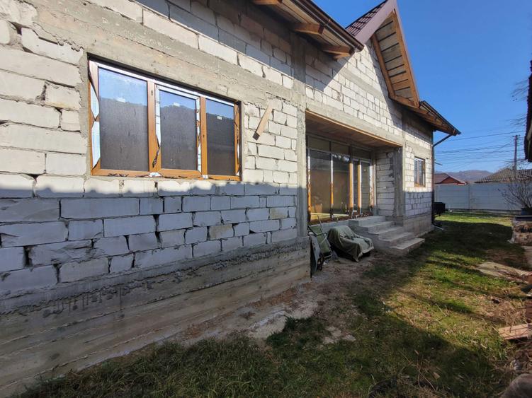 Casa la rosu + Teren 1279mp + Spatiu comercial in statiunea Pucioasa - 3
