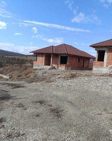 Casa la rosu zona Dr. Sigmirului