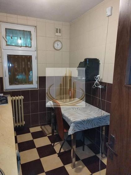 Apartament cu 3 camere decomandat, mobilat în Berceni