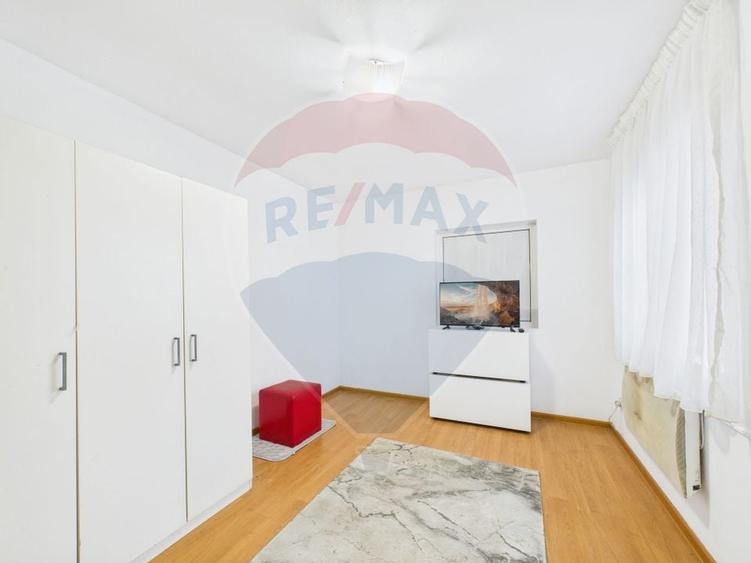 Casă cu două corpuri, ideală pentru firmă, Vitan - 4