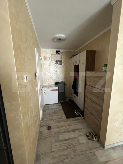 Apartament de vanzare, cu 3 camere, 92 mp, parcare, intermediar, zona VIVO - 6