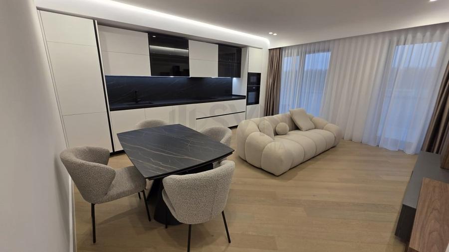 Apartament cu 3 camere semidecomandat în Iancu Nicolae