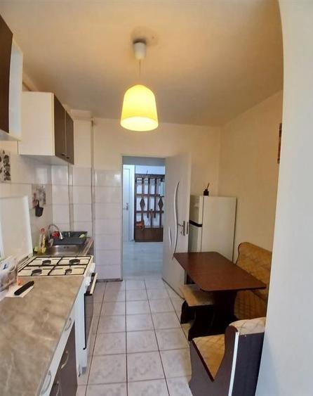 Apartament decomandat cu  camere in zona Strand - 5