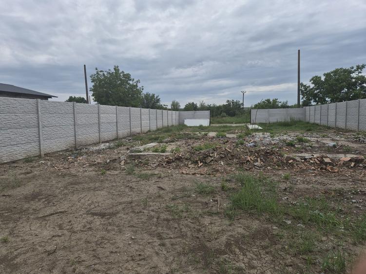 Vand teren intravilan in Bals, strada Ciresului - 3