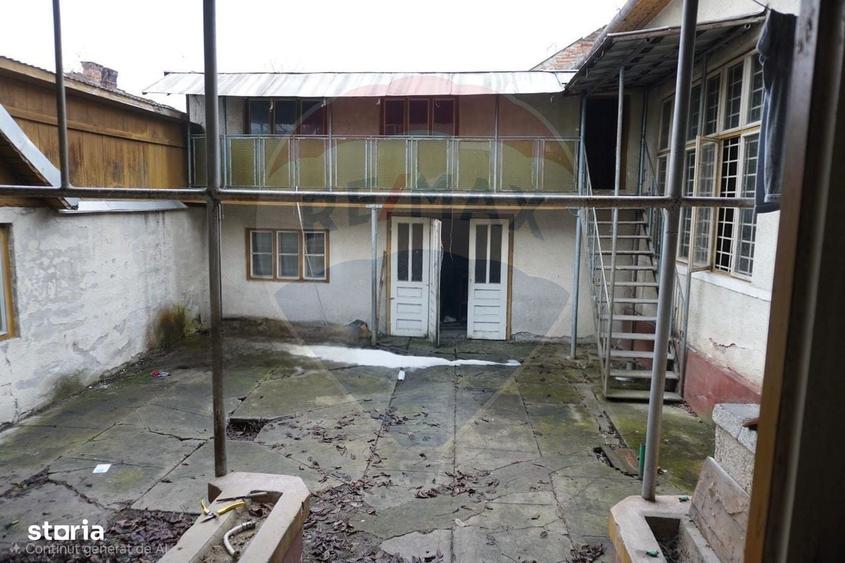 Casa / Vila cu 5 camere de vanzare - 1