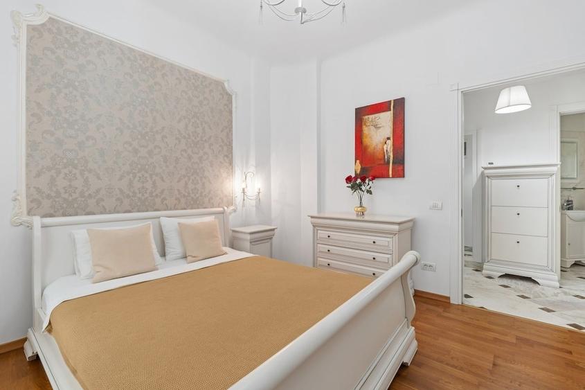 Apartament cu 3 camere semidecomandat în Universitate