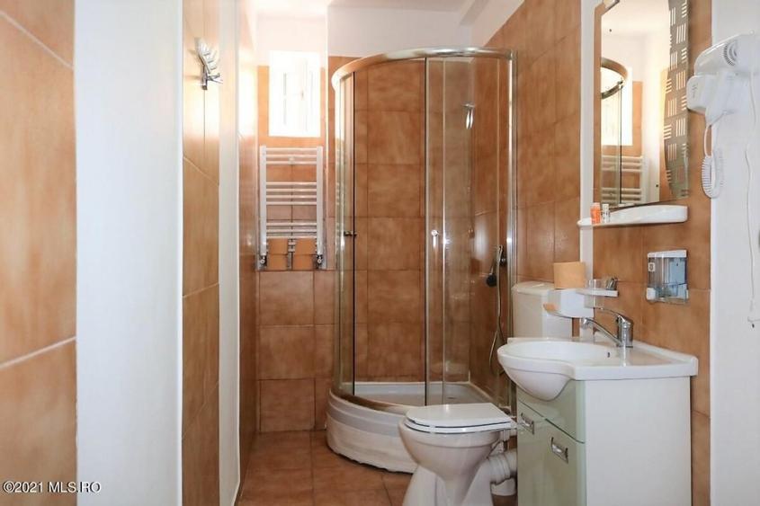 Mamaia Nord - Langa Mare, pensiune la cheie, 11 camere, 9 bai! - 60